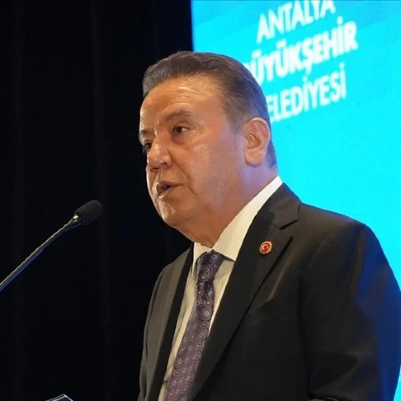 Tutuklu Antalya Büyükşehir Belediye Başkanı Muhittin Böcek'in Sağlık Durumu Ağırlaştı Tutuklu Antalya Büyükşehir Belediye Başkanı Muhittin Böcek'in Sağlık Durumu Ağırlaştı