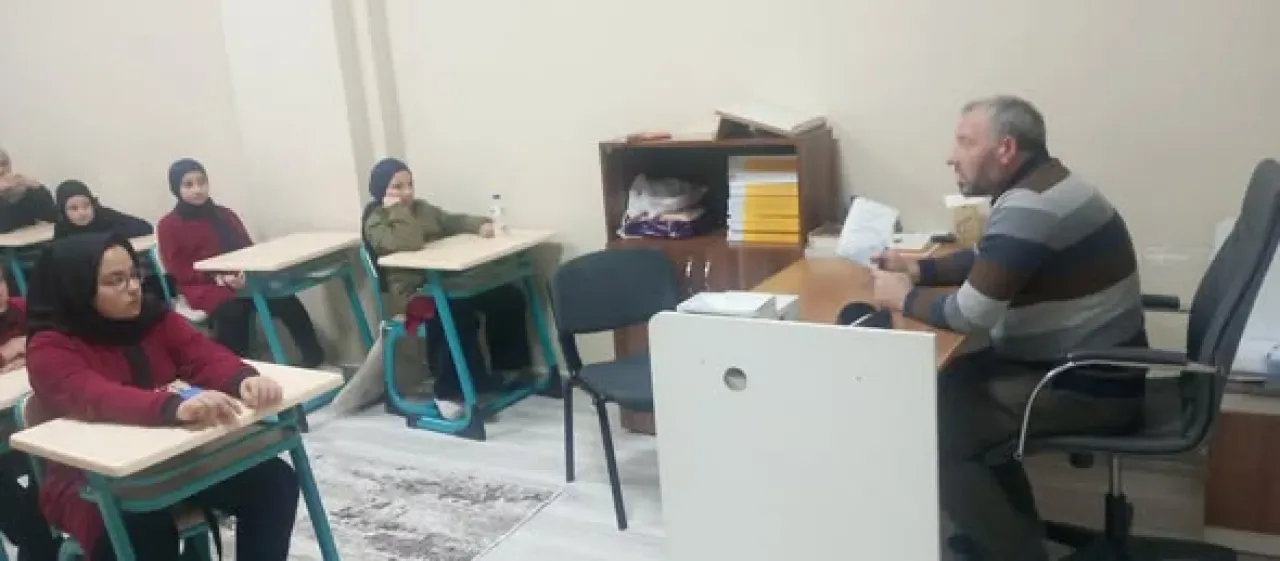 Orhangazi'de Genç Kızlara Yönelik "Gencim Değerliyim" Sohbeti Düzenlendi Orhangazi'de Genç Kızlara Yönelik "Gencim Değerliyim" Sohbeti Düzenlendi