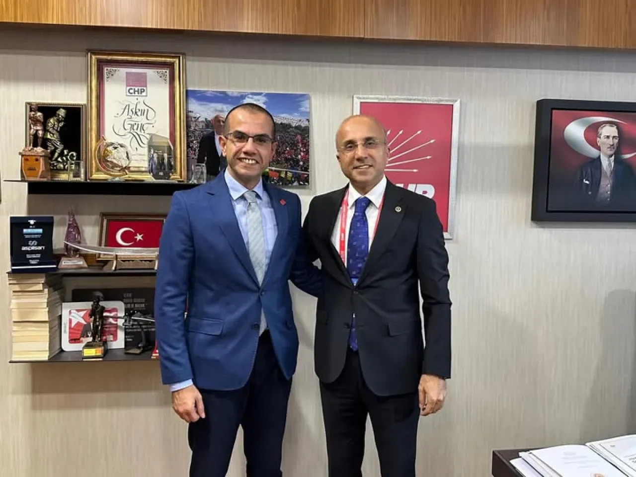 CHP'li Aşkın Genç, Odunpazarı Belediye Başkan Yardımcısı Emre Genç'i TBMM'de Ağırladı CHP'li Aşkın Genç, Odunpazarı Belediye Başkan Yardımcısı Emre Genç'i TBMM'de Ağırladı