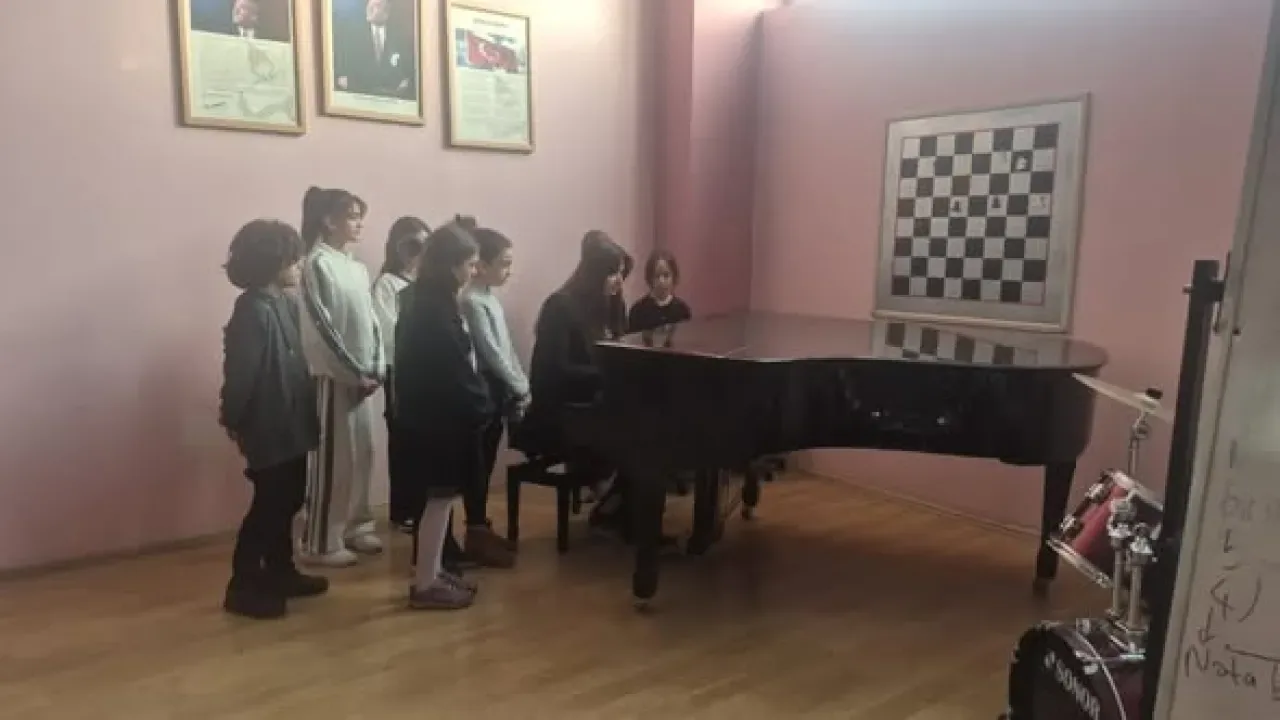 Pursaklar'da Minik Eller Piyano Tuşlarıyla Buluşuyor Pursaklar'da Minik Eller Piyano Tuşlarıyla Buluşuyor