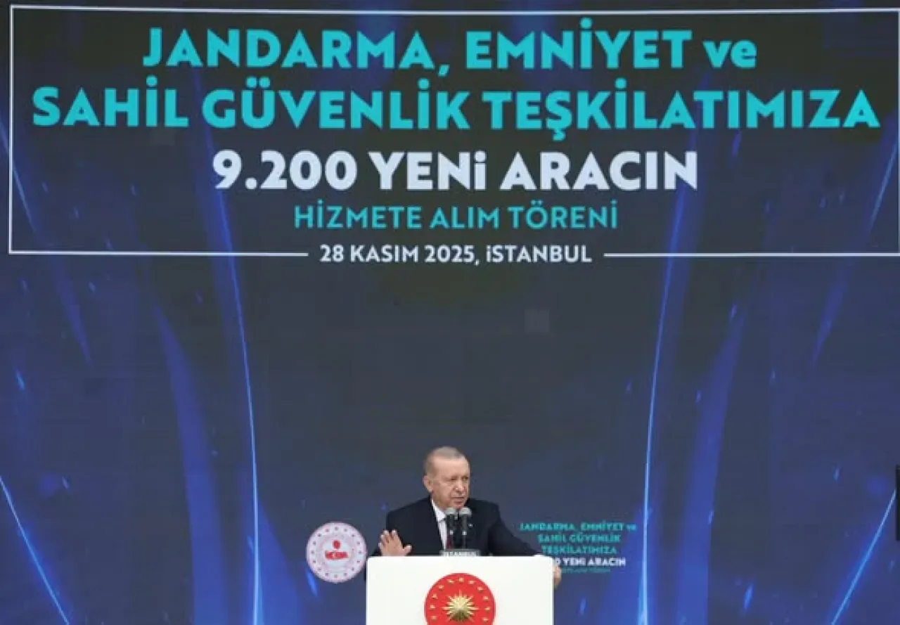 Cumhurbaşkanı Erdoğan, Jandarma ve Emniyet Teşkilatına 9.200 Yeni Araç Teslim Etti Cumhurbaşkanı Erdoğan, Jandarma ve Emniyet Teşkilatına 9.200 Yeni Araç Teslim Etti