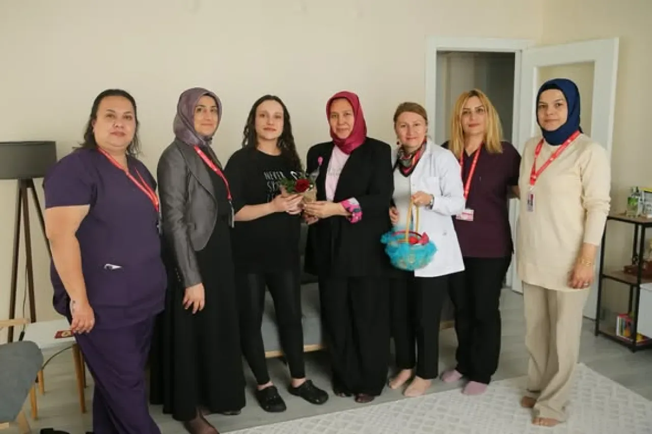 Ankara'da Anne Adayları Evlerinde Ziyaret Edilerek Doğuma Hazırlanıyor Ankara'da Anne Adayları Evlerinde Ziyaret Edilerek Doğuma Hazırlanıyor