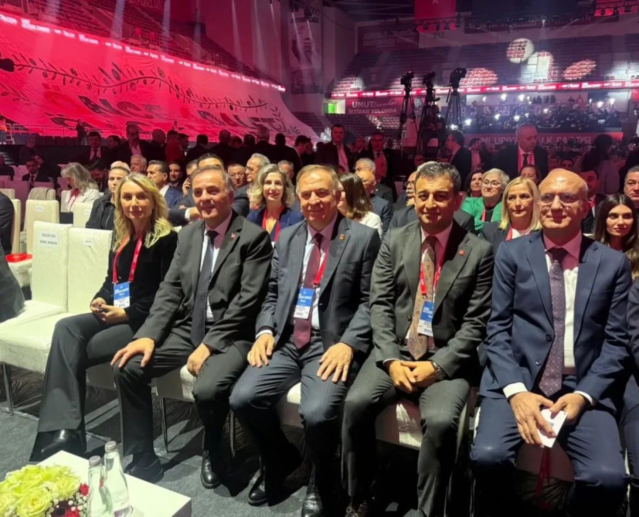 CHP'nin 39. Olağan Kurultayı Coşkuyla Başladı: "Şimdi İktidar Zamanı" CHP'nin 39. Olağan Kurultayı Coşkuyla Başladı: "Şimdi İktidar Zamanı"