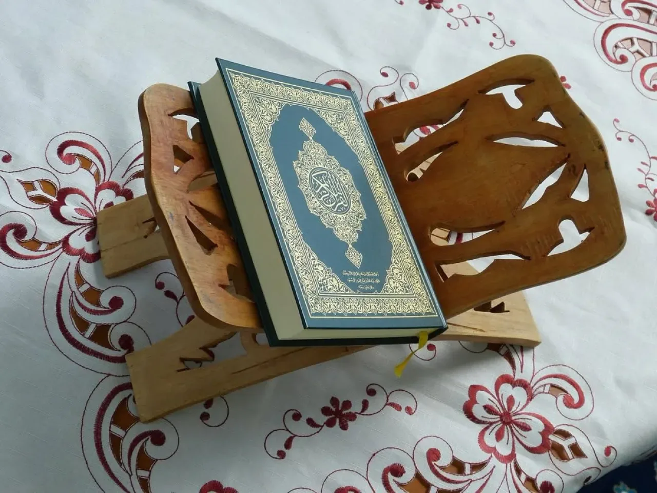 Tuzla Halk Eğitimi Merkezi'nde Kur'an-ı Kerim Kursu Kayıtları Başlıyor Tuzla Halk Eğitimi Merkezi'nde Kur'an-ı Kerim Kursu Kayıtları Başlıyor