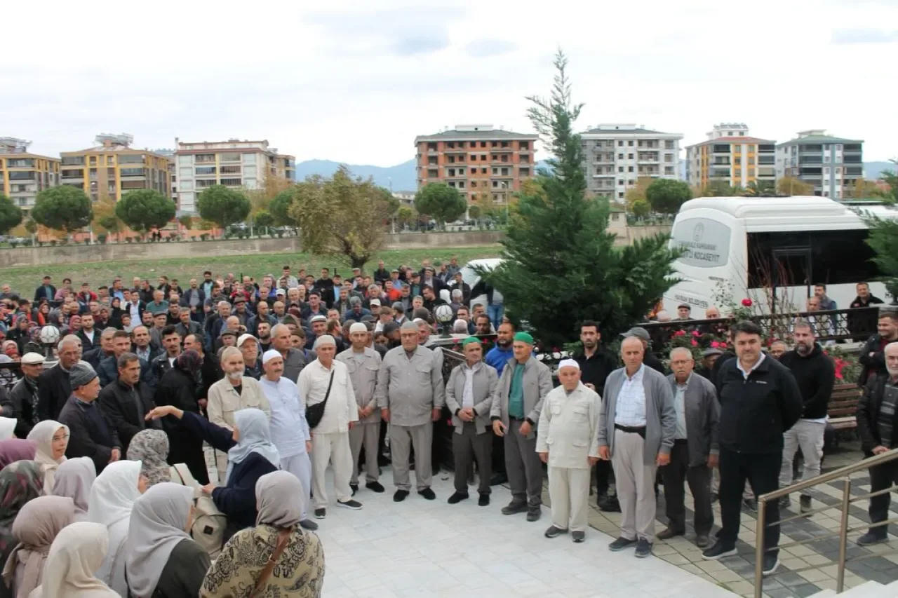 Havran'dan Umreye Gidecek Vatandaşlar Yolcu Edildi Havran'dan Umreye Gidecek Vatandaşlar Yolcu Edildi