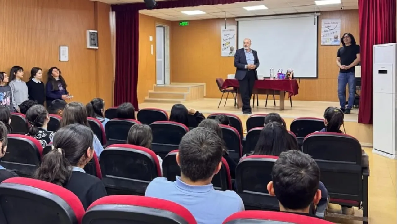 Kızılcahamam Kitap Günleri'nde Öğrenciler Yazar Sadettin Turhan ile Buluştu Kızılcahamam Kitap Günleri'nde Öğrenciler Yazar Sadettin Turhan ile Buluştu
