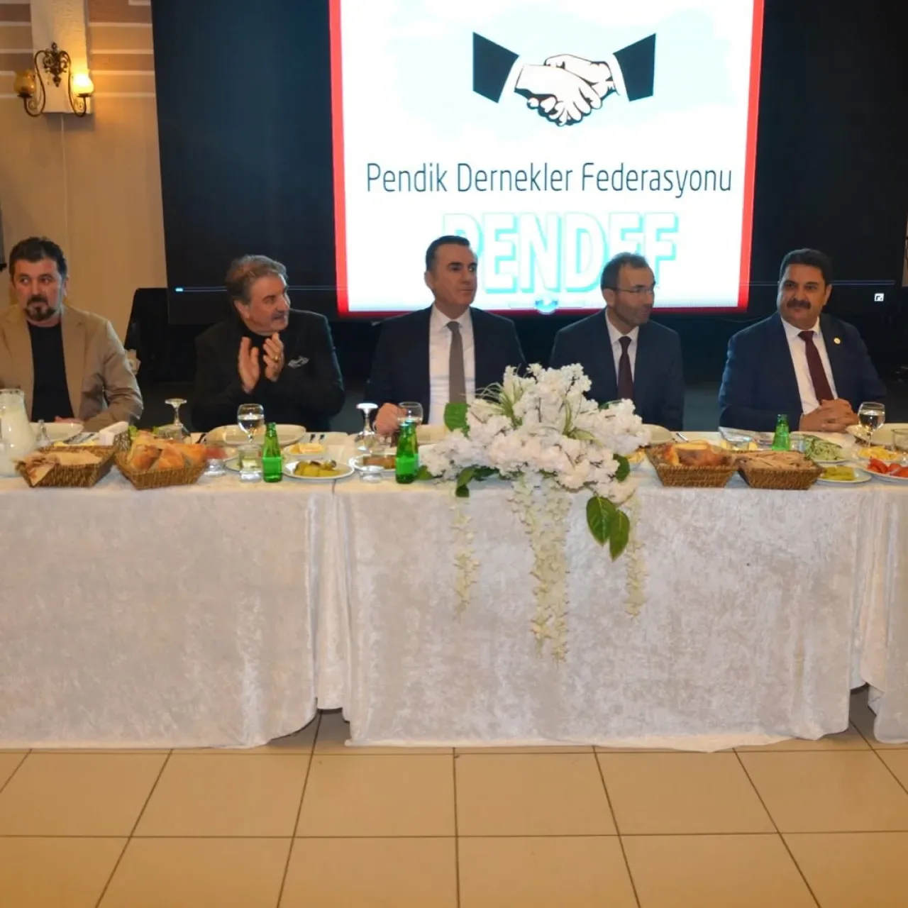 Pendik Dernekler Federasyonu Gazze için Bağış Topladı Pendik Dernekler Federasyonu Gazze için Bağış Topladı