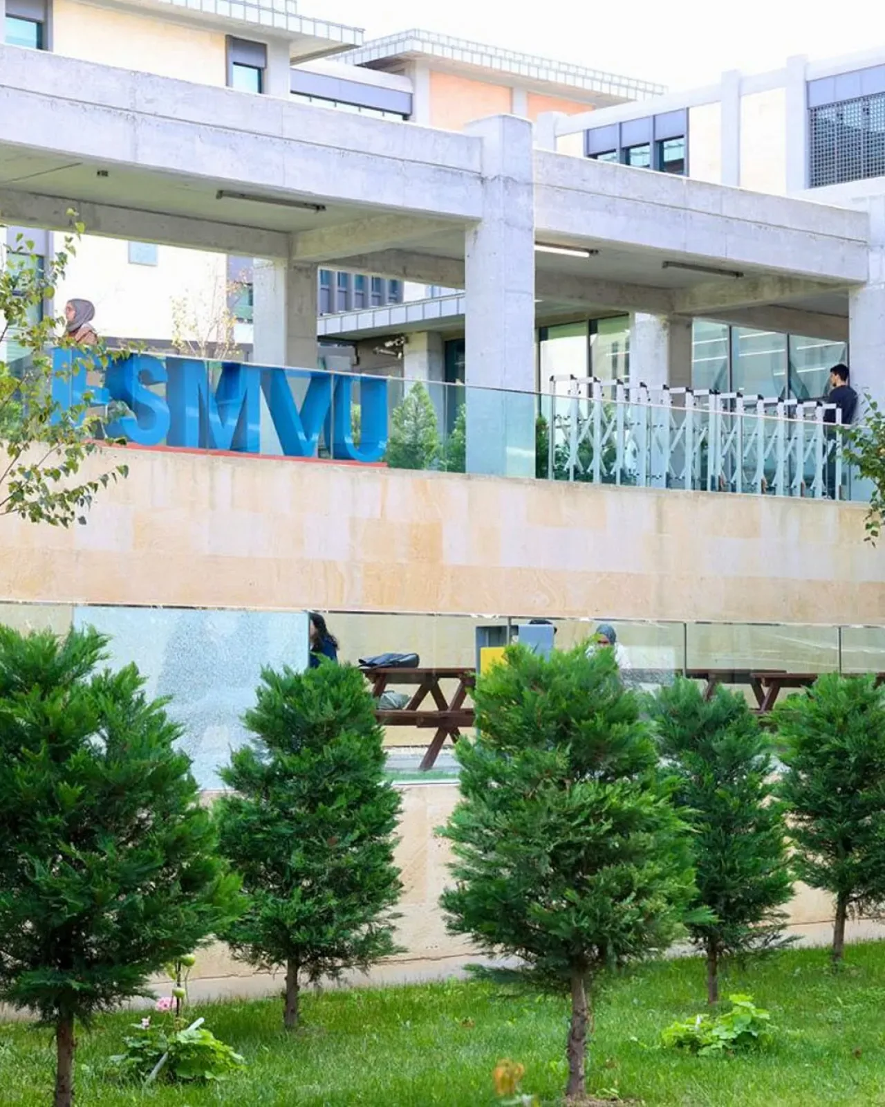 Fatih Sultan Mehmet Vakıf Üniversitesi'nde Sonbaharın Renk Cümbüşü Fatih Sultan Mehmet Vakıf Üniversitesi'nde Sonbaharın Renk Cümbüşü