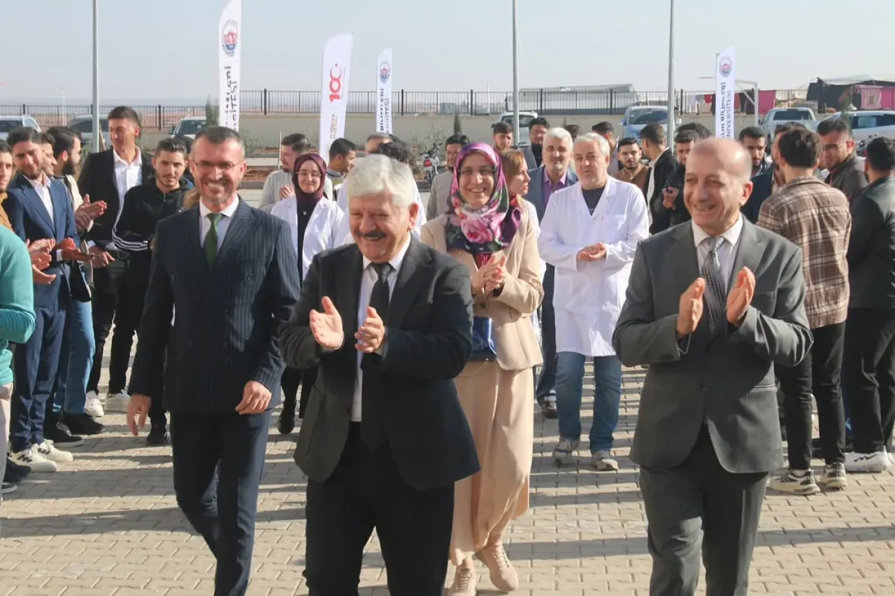 Sağlık Bilimleri Üniversitesi'nde Beyaz Önlük Töreni ve Ağaç Dikimi Sağlık Bilimleri Üniversitesi'nde Beyaz Önlük Töreni ve Ağaç Dikimi