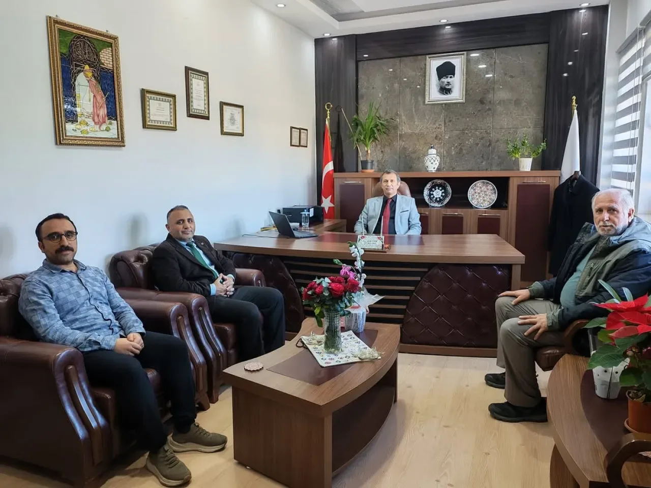 Orhangazi'de Öğretmenler Günü Ziyareti: İHH'dan Milli Eğitim Müdürlüğü'ne Anlamlı Ziyaret Orhangazi'de Öğretmenler Günü Ziyareti: İHH'dan Milli Eğitim Müdürlüğü'ne Anlamlı Ziyaret
