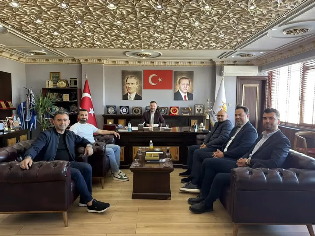 AK Parti Arnavutköy İlçe Başkanlığı'nda İstişare ve Dayanışma Ziyareti AK Parti Arnavutköy İlçe Başkanlığı'nda İstişare ve Dayanışma Ziyareti