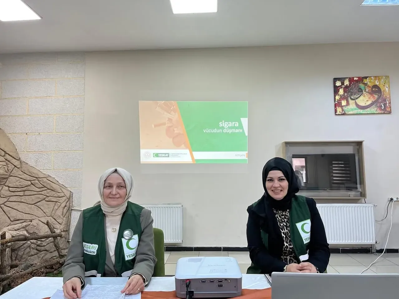 Yeşilay Esenler, Kadınlara Yönelik Bağımlılıkla Mücadele Semineri Düzenledi Yeşilay Esenler, Kadınlara Yönelik Bağımlılıkla Mücadele Semineri Düzenledi