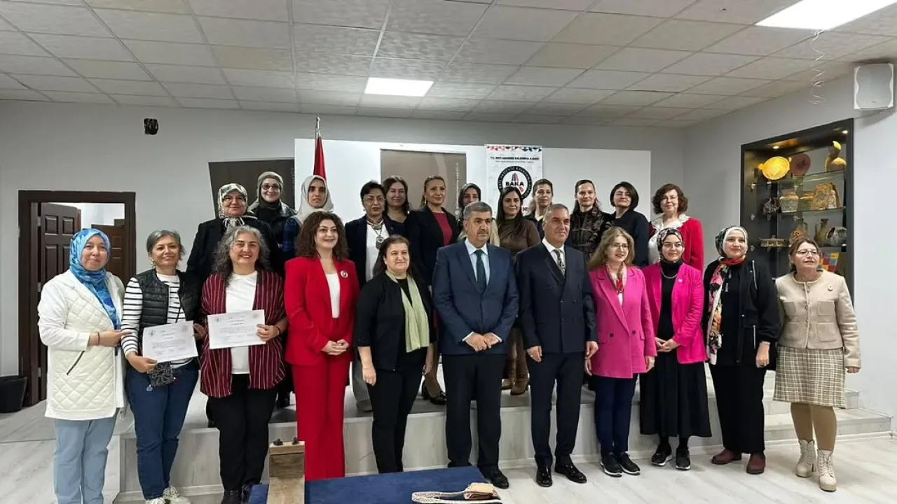 Antalya Olgunlaşma Enstitüsü'nde Çarpana Dokuma Eğitimi Tamamlandı Antalya Olgunlaşma Enstitüsü'nde Çarpana Dokuma Eğitimi Tamamlandı