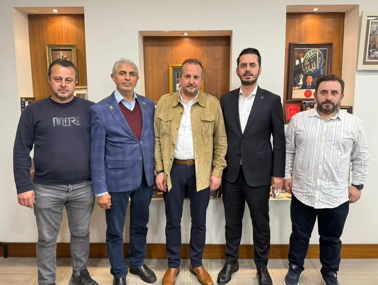 AK Parti Bursa Milletvekili Refik Özen, Osmangazi'de Muhtarlarla Buluştu AK Parti Bursa Milletvekili Refik Özen, Osmangazi'de Muhtarlarla Buluştu