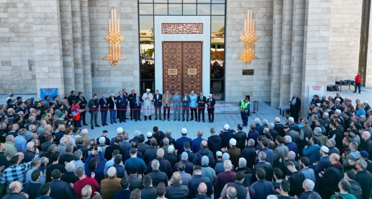 Bursa DOSAB Camii, İlk Cuma Namazı ile Açıldı Bursa DOSAB Camii, İlk Cuma Namazı ile Açıldı
