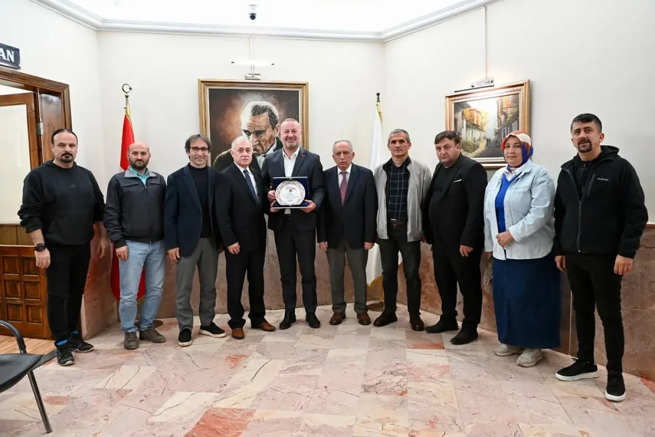 Karacabey Belediye Başkanı Fatih Karabatı, Dernek Temsilcilerini Ağırladı Karacabey Belediye Başkanı Fatih Karabatı, Dernek Temsilcilerini Ağırladı