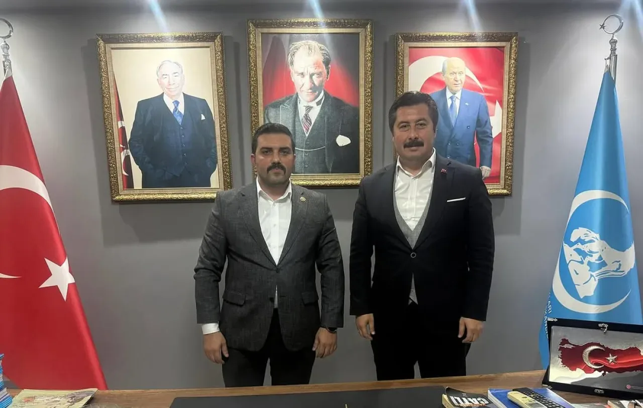 Bursa Yenişehir'de Gençlerle Buluşma: Ülkü Ocakları'nda Söyleşi Bursa Yenişehir'de Gençlerle Buluşma: Ülkü Ocakları'nda Söyleşi