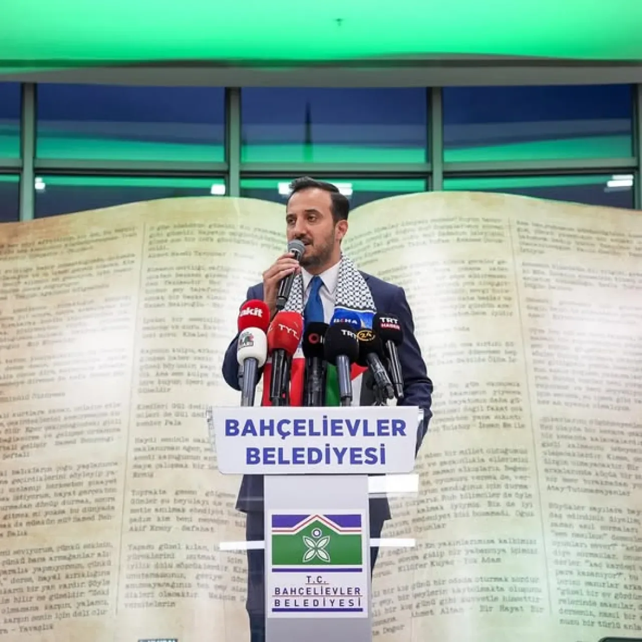 Bağcılar Belediye Başkanı Abdullah Özdemir, Bahçelievler 4. Kitap Fuarı'nı Ziyaret Etti Bağcılar Belediye Başkanı Abdullah Özdemir, Bahçelievler 4. Kitap Fuarı'nı Ziyaret Etti