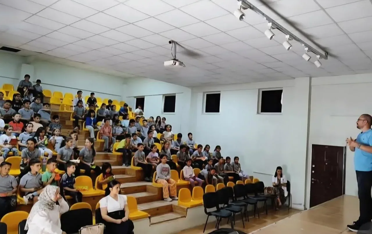 Antalya'da İlköğretim Öğrencilerine Skolyoz Taraması Başlatıldı Antalya'da İlköğretim Öğrencilerine Skolyoz Taraması Başlatıldı