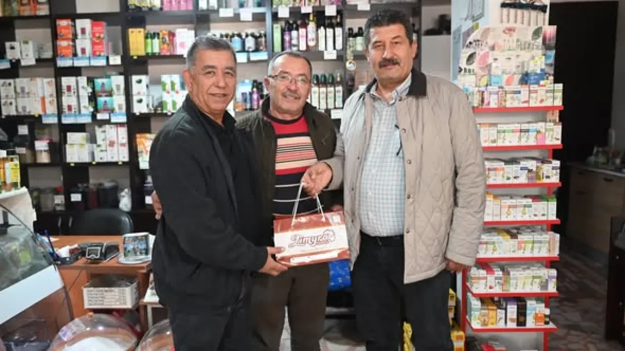 Finike Belediyesi'nden 28 Kasım Şoförler Günü'nde Anlamlı Ziyaret Finike Belediyesi'nden 28 Kasım Şoförler Günü'nde Anlamlı Ziyaret