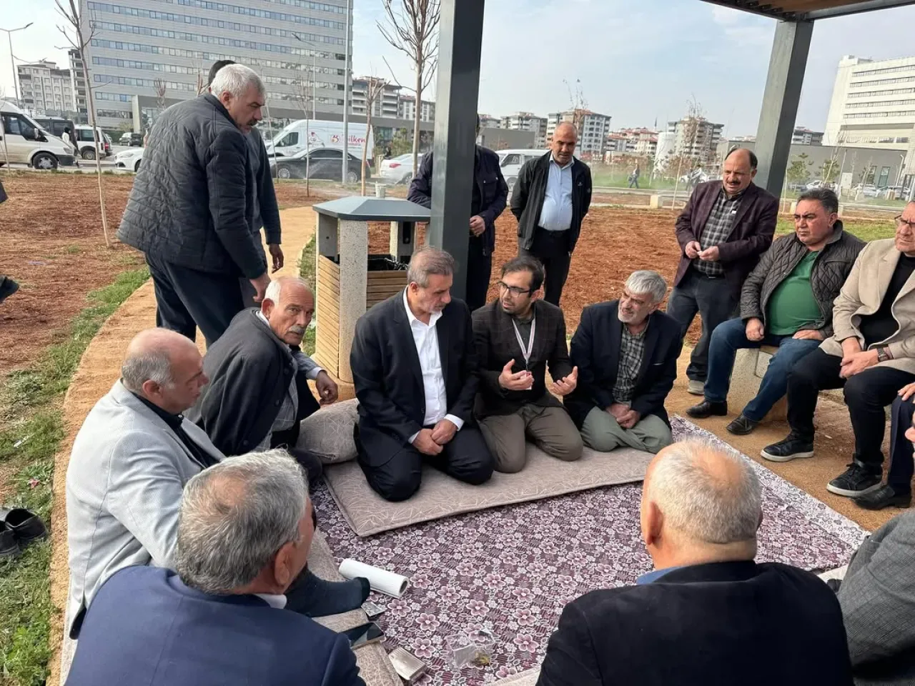 AK Parti Gaziantep Milletvekili Çelikaslan, Şehir Hastanesi'nde Hasta Yakınını Ziyaret Etti AK Parti Gaziantep Milletvekili Çelikaslan, Şehir Hastanesi'nde Hasta Yakınını Ziyaret Etti