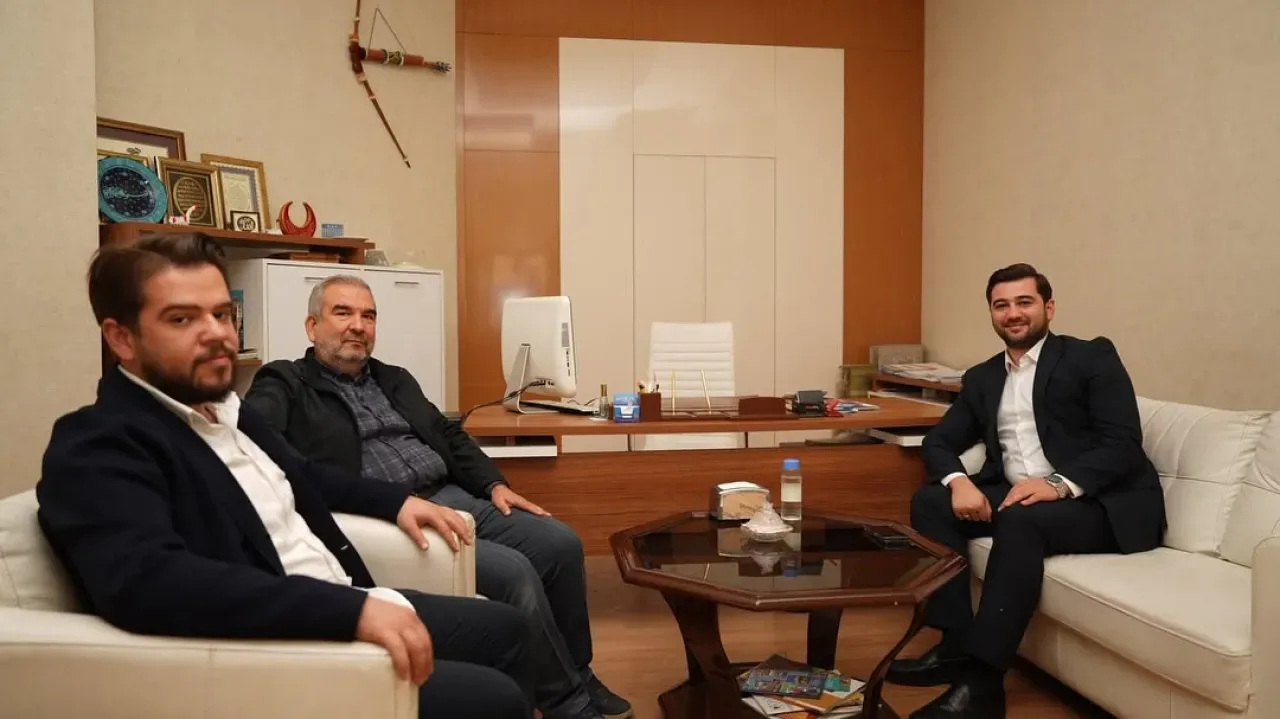 AK Parti Gaziantep Milletvekili Bozatlı, Şaşı Gurme'yi Ziyaret Etti AK Parti Gaziantep Milletvekili Bozatlı, Şaşı Gurme'yi Ziyaret Etti