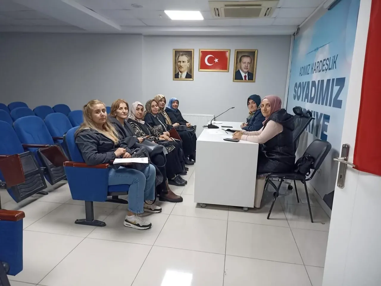 EKM Başkanı Zöhre Gülnar Erdoğan Ümraniye'de Komisyon Toplantısını Gerçekleştirdi EKM Başkanı Zöhre Gülnar Erdoğan Ümraniye'de Komisyon Toplantısını Gerçekleştirdi