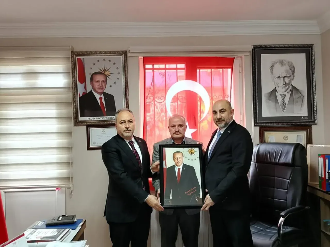 AK Parti Ümraniye İlçe Teşkilatından Muhtar Ziyareti AK Parti Ümraniye İlçe Teşkilatından Muhtar Ziyareti