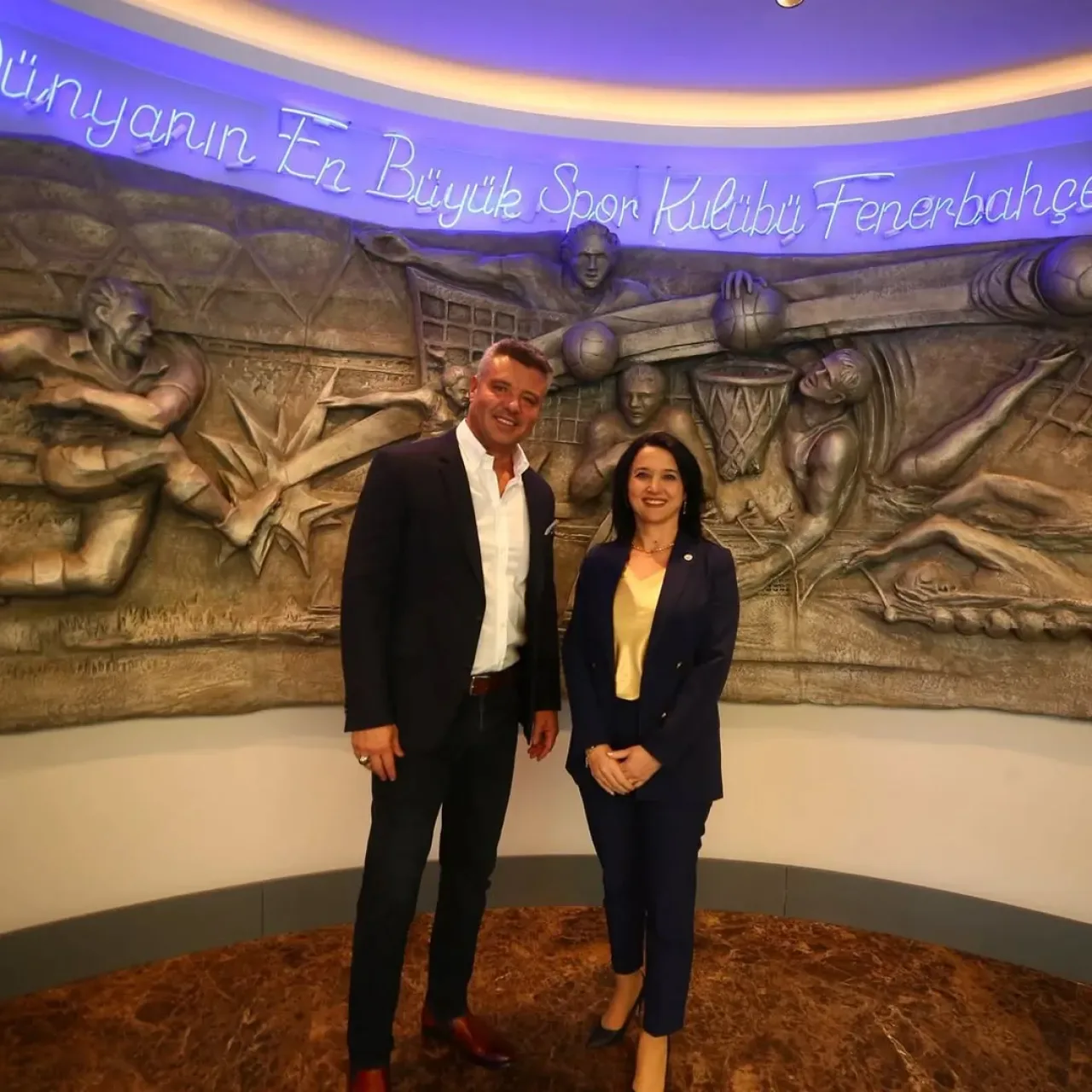 Fenerbahçe Üniversitesi Yönetimi, Kulüp Başkanı Saran'ı Ziyaret Etti Fenerbahçe Üniversitesi Yönetimi, Kulüp Başkanı Saran'ı Ziyaret Etti