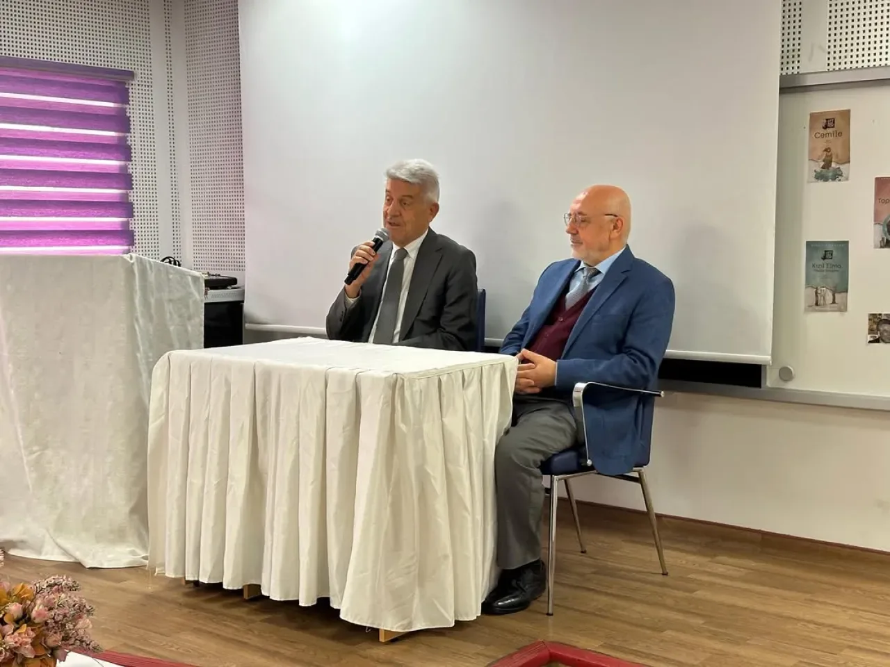 Kızılcahamam'da Kitap Günleri Başladı: Prof. Dr. Seyfettin Erşahin Öğrencilerle Buluştu Kızılcahamam'da Kitap Günleri Başladı: Prof. Dr. Seyfettin Erşahin Öğrencilerle Buluştu