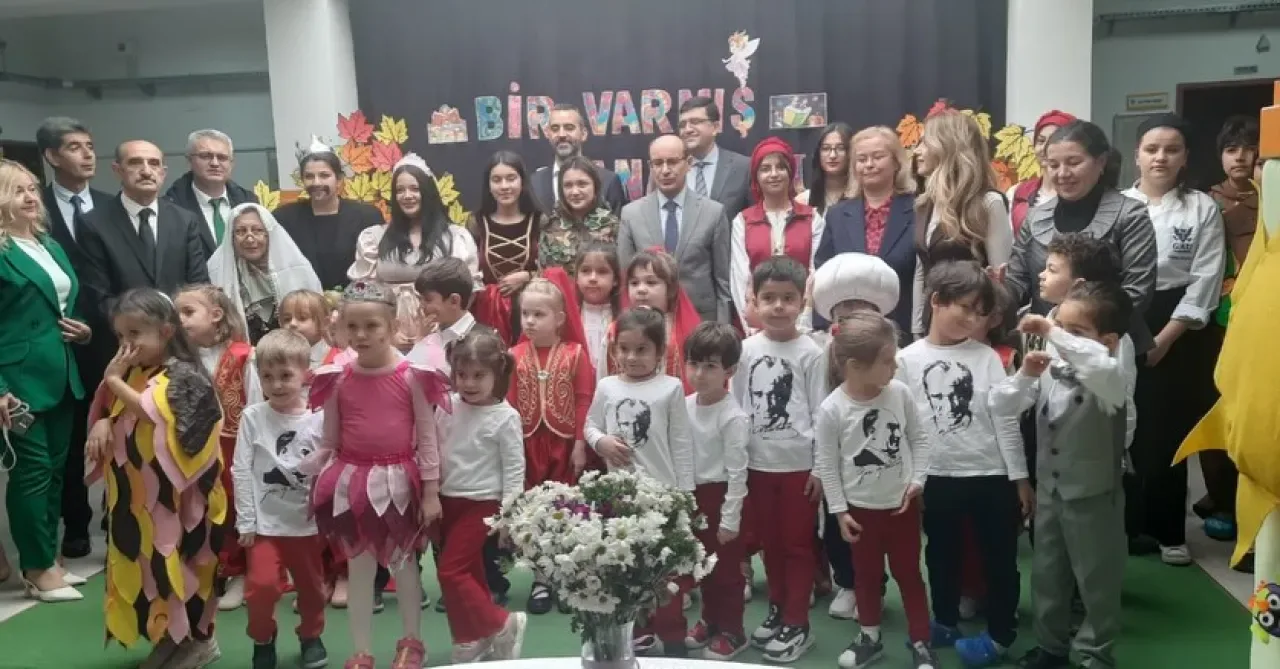 Minik Öğrencilerden Geleneksel "Bir Varmış Anadolu" Gösterisi Minik Öğrencilerden Geleneksel "Bir Varmış Anadolu" Gösterisi