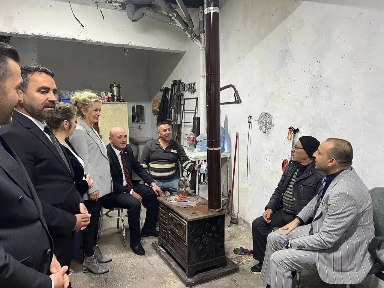 MHP Yenimahalle Teşkilatı, 511 Cadde Esnafını Ziyaret Etti MHP Yenimahalle Teşkilatı, 511 Cadde Esnafını Ziyaret Etti