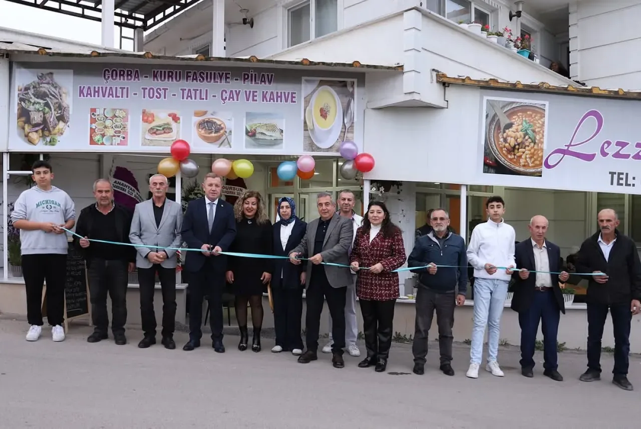 Bandırma'da Yeni Restoran "Lezzet Durağı" Hizmete Açıldı Bandırma'da Yeni Restoran "Lezzet Durağı" Hizmete Açıldı