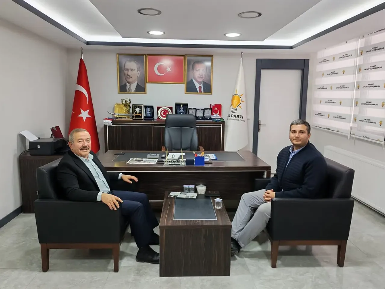 Akyurt'ta Sosyal Hizmetler Müdürü Gürcan Bal, AK Parti İlçe Teşkilatında Ağırlandı Akyurt'ta Sosyal Hizmetler Müdürü Gürcan Bal, AK Parti İlçe Teşkilatında Ağırlandı