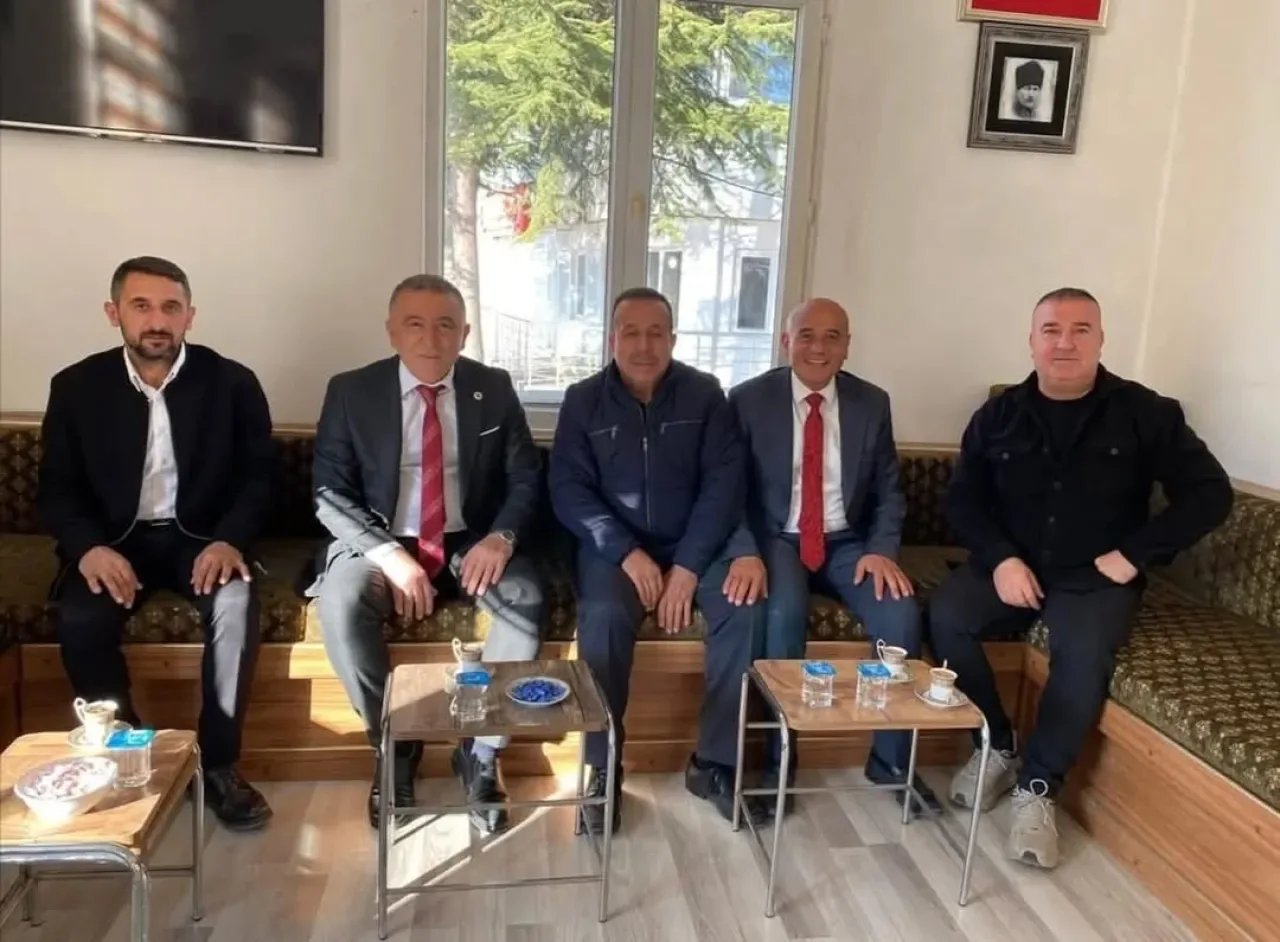 Ayaş'ta MHP Heyetinden Esnaf Ziyareti: "Dert Paylaşılmadık Sorun Kalmayacak" Ayaş'ta MHP Heyetinden Esnaf Ziyareti: "Dert Paylaşılmadık Sorun Kalmayacak"