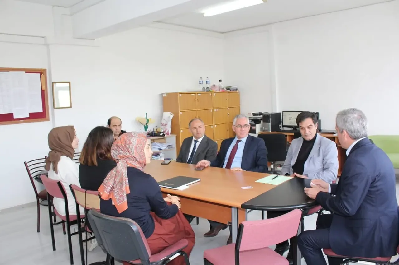 Çubuk'ta Akademik Başarı İçin Öğrencilere Motivasyon Semineri Çubuk'ta Akademik Başarı İçin Öğrencilere Motivasyon Semineri