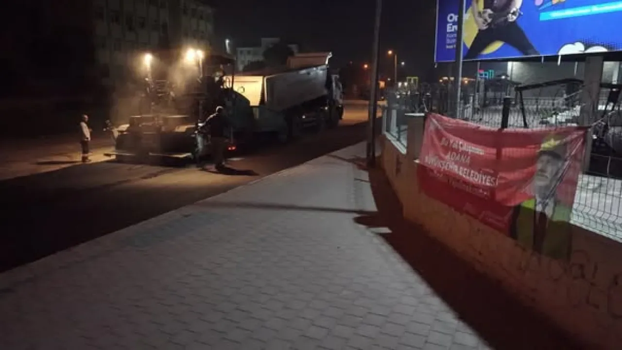 Adana Yüreğir'de Okul Bölgesinde Ulaşım Güvenliği için Asfalt Çalışması Adana Yüreğir'de Okul Bölgesinde Ulaşım Güvenliği için Asfalt Çalışması