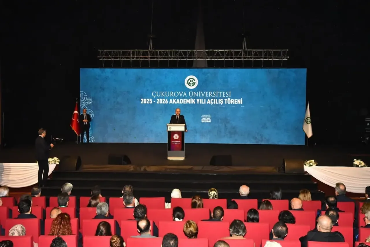 Çukurova Üniversitesi'nde 2025-2026 Akademik Yılı Heyecanı Çukurova Üniversitesi'nde 2025-2026 Akademik Yılı Heyecanı
