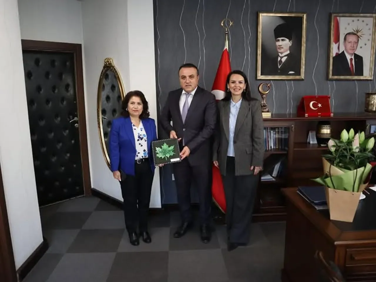İzmit Belediyesi'nden İl Milli Eğitim Müdürü Emrullah Aydın'a Hayırlı Olsun Ziyareti İzmit Belediyesi'nden İl Milli Eğitim Müdürü Emrullah Aydın'a Hayırlı Olsun Ziyareti