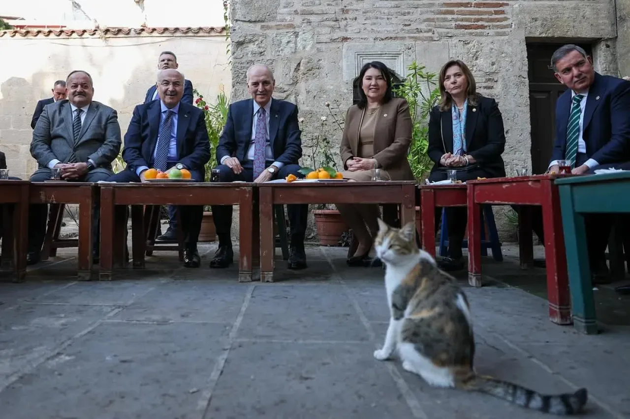 AK Partili Sunay Karamık, Adana Esnafını Ziyaret Etti AK Partili Sunay Karamık, Adana Esnafını Ziyaret Etti