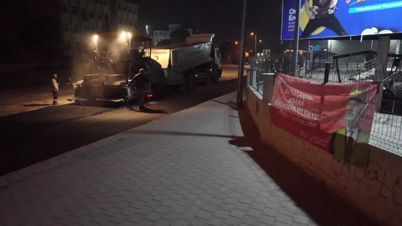 Adana Yüreğir'de Cumhuriyet Mahallesi'nde Ulaşım Güvenliği için Asfalt Çalışması Adana Yüreğir'de Cumhuriyet Mahallesi'nde Ulaşım Güvenliği için Asfalt Çalışması