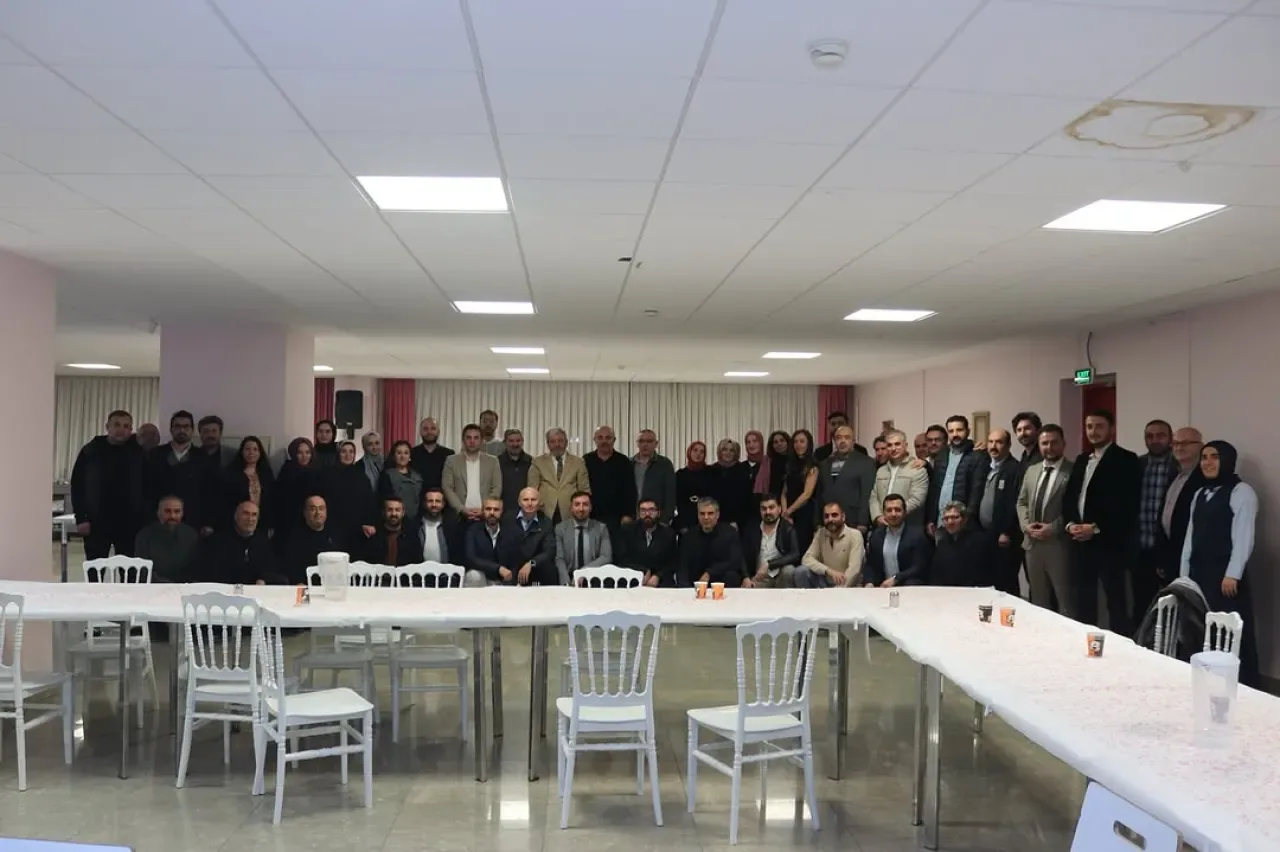 Sultanbeyli'de Öğretmenler Günü Yemek Programı Düzenlendi Sultanbeyli'de Öğretmenler Günü Yemek Programı Düzenlendi