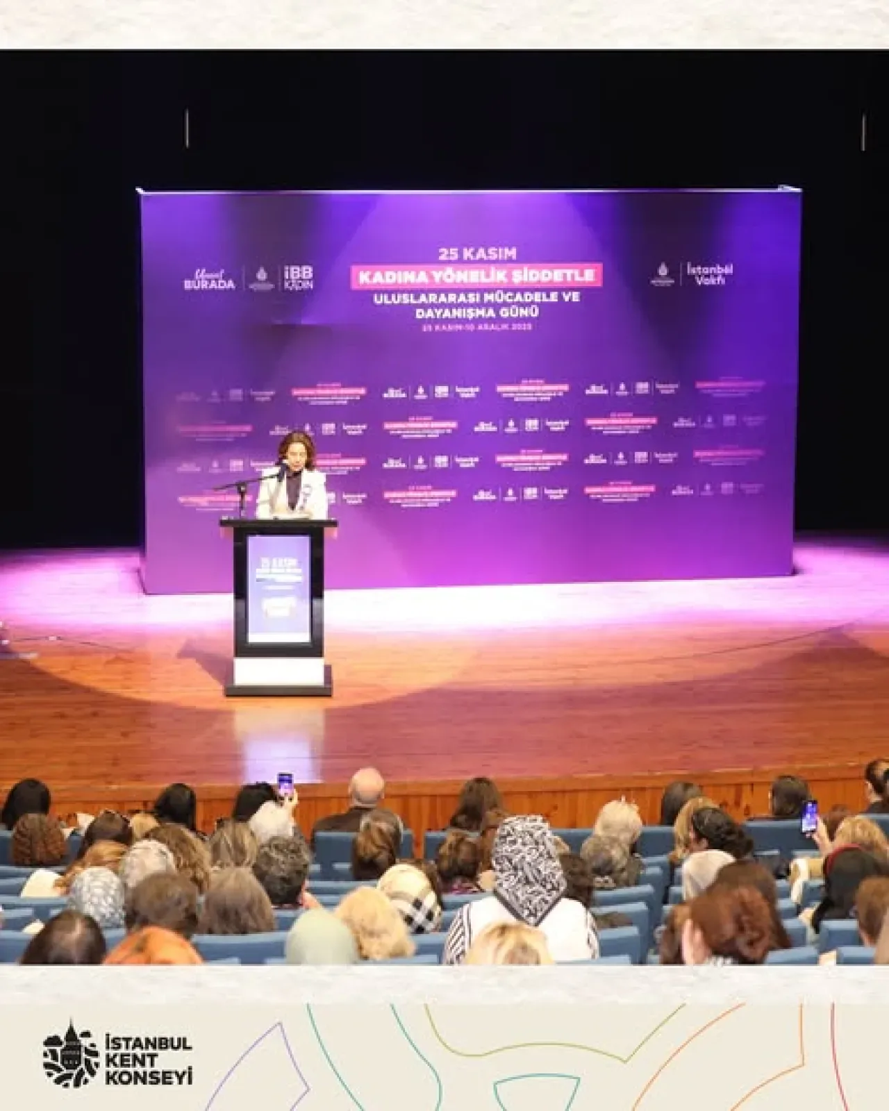 İstanbul'da 25 Kasım'da Kadına Yönelik Şiddetle Mücadele İçin Dayanışma Mesajı Verildi İstanbul'da 25 Kasım'da Kadına Yönelik Şiddetle Mücadele İçin Dayanışma Mesajı Verildi