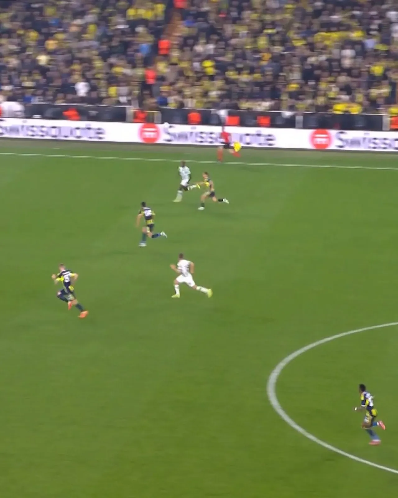 Yiğit Efe Demir'in UEFA Avrupa Ligi Paylaşımı Heyecan Yarattı Yiğit Efe Demir'in UEFA Avrupa Ligi Paylaşımı Heyecan Yarattı