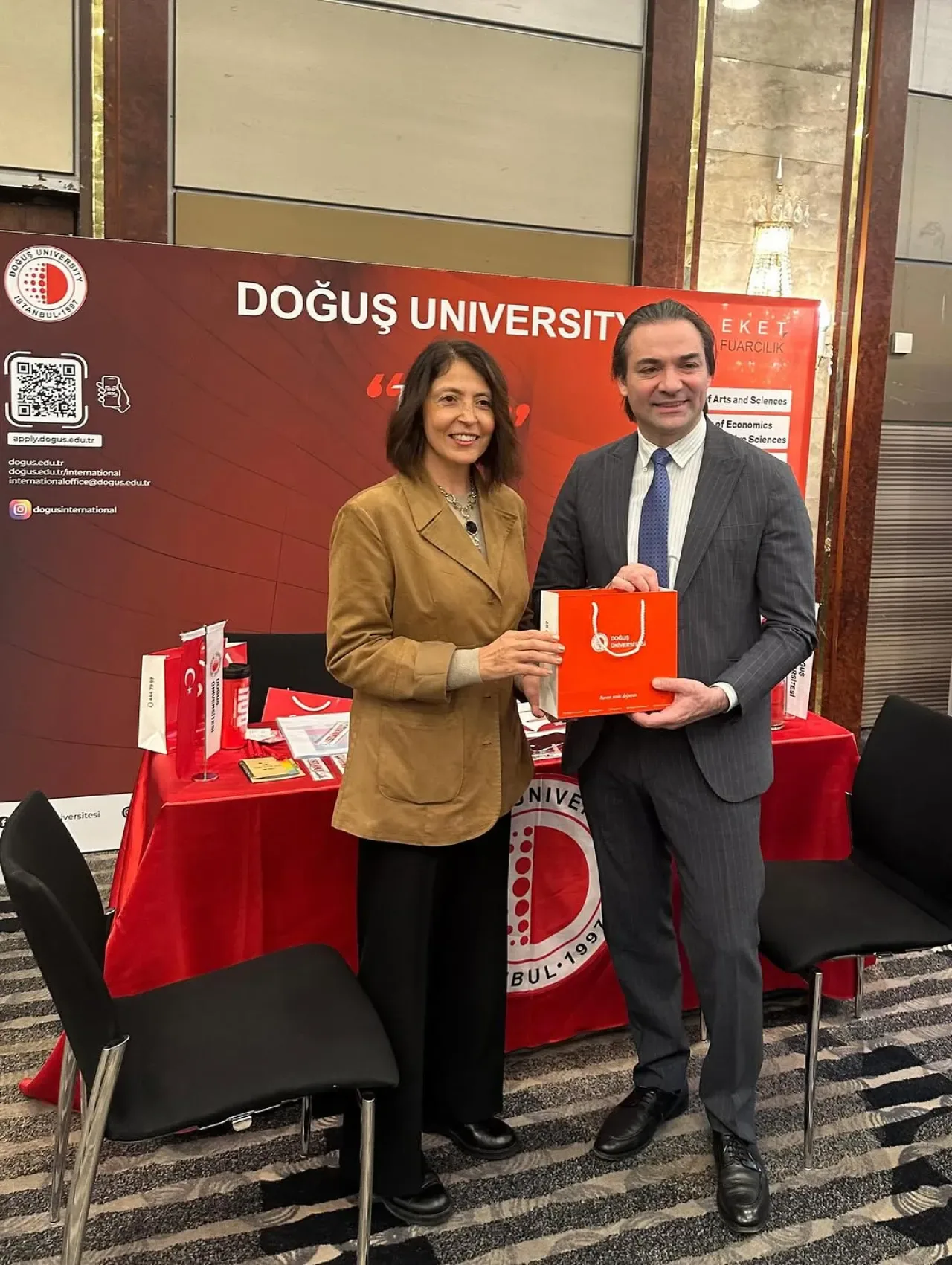 Başkonsolos Kantem, Köln'deki Türk Üniversiteleri Tanıtım Fuarı'na Katıldı Başkonsolos Kantem, Köln'deki Türk Üniversiteleri Tanıtım Fuarı'na Katıldı