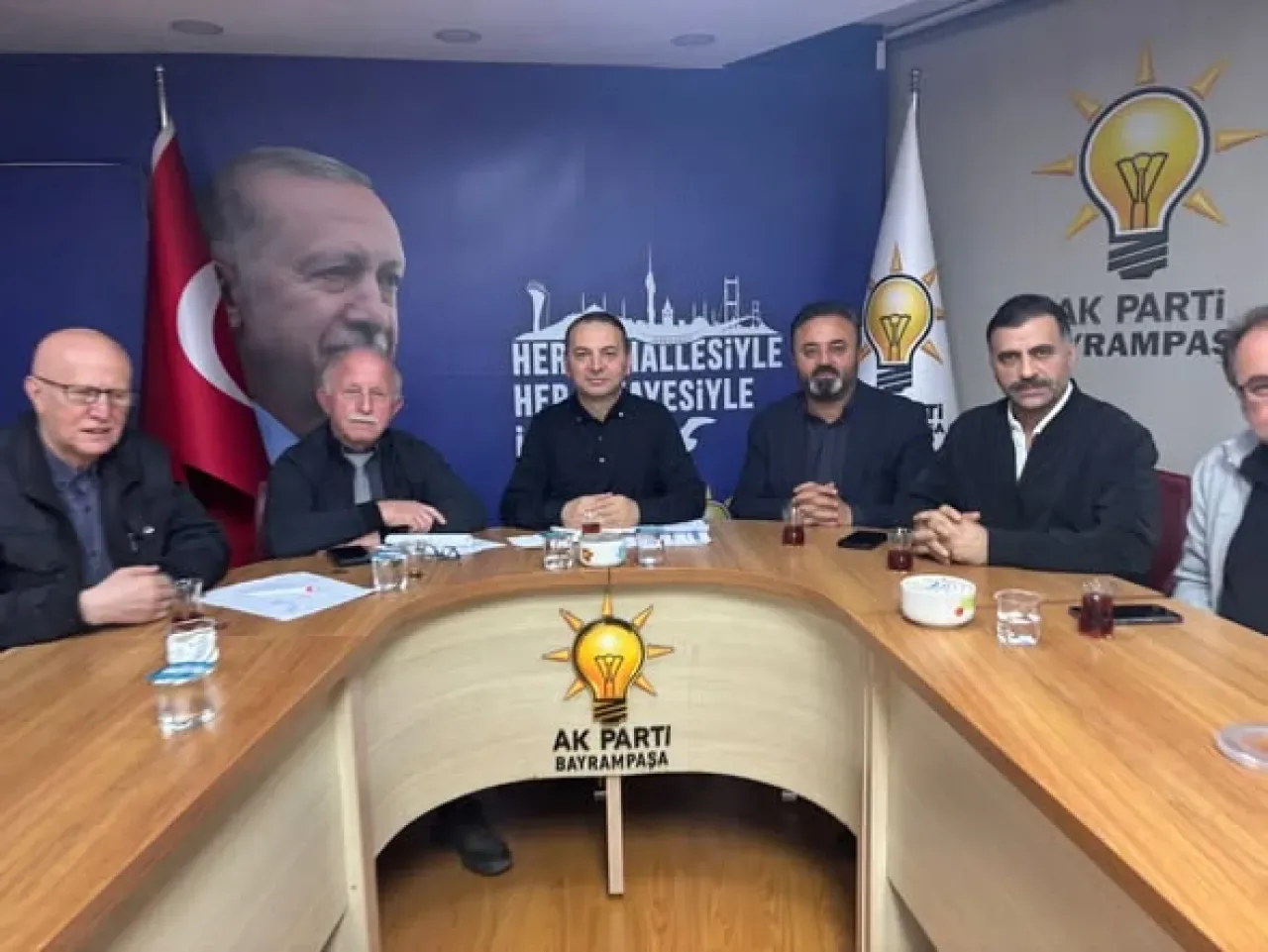 AK Parti Bayrampaşa'da Sosyal Destek Çalışmaları ve Yeni Dönem Planları AK Parti Bayrampaşa'da Sosyal Destek Çalışmaları ve Yeni Dönem Planları