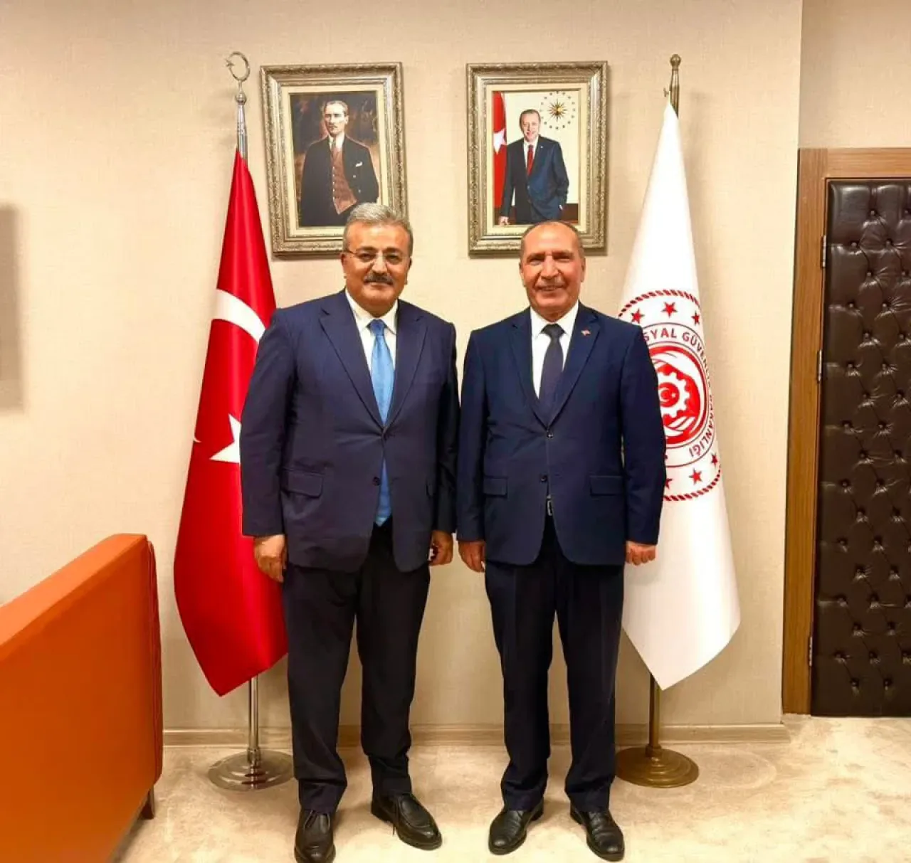 Mehmet Aydın, Çalışma ve Sosyal Güvenlik Bakan Yardımcısı Faruk Özçelik'i Ziyaret Etti Mehmet Aydın, Çalışma ve Sosyal Güvenlik Bakan Yardımcısı Faruk Özçelik'i Ziyaret Etti