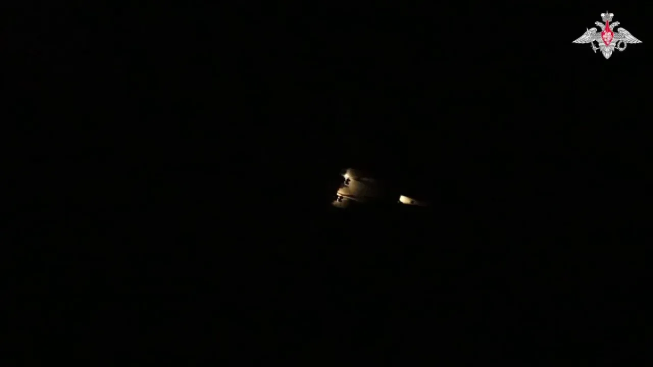 Rus Tu-160 Stratejik Bombardıman Uçakları Üsse Döndü Rus Tu-160 Stratejik Bombardıman Uçakları Üsse Döndü