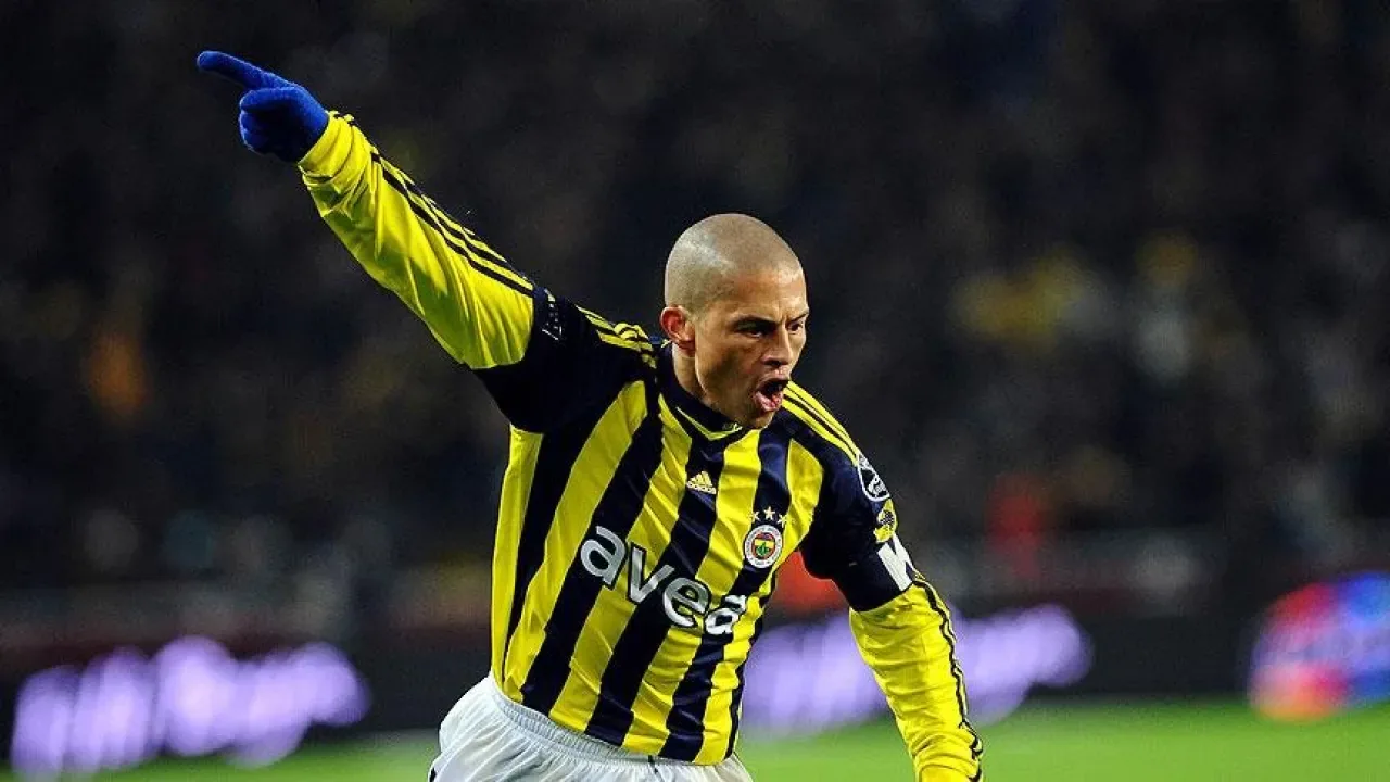 Alex de Souza'dan Fenerbahçe'ye Duygusal Açıklama: "Çok Fazla Özlüyorum" Alex de Souza'dan Fenerbahçe'ye Duygusal Açıklama: "Çok Fazla Özlüyorum"