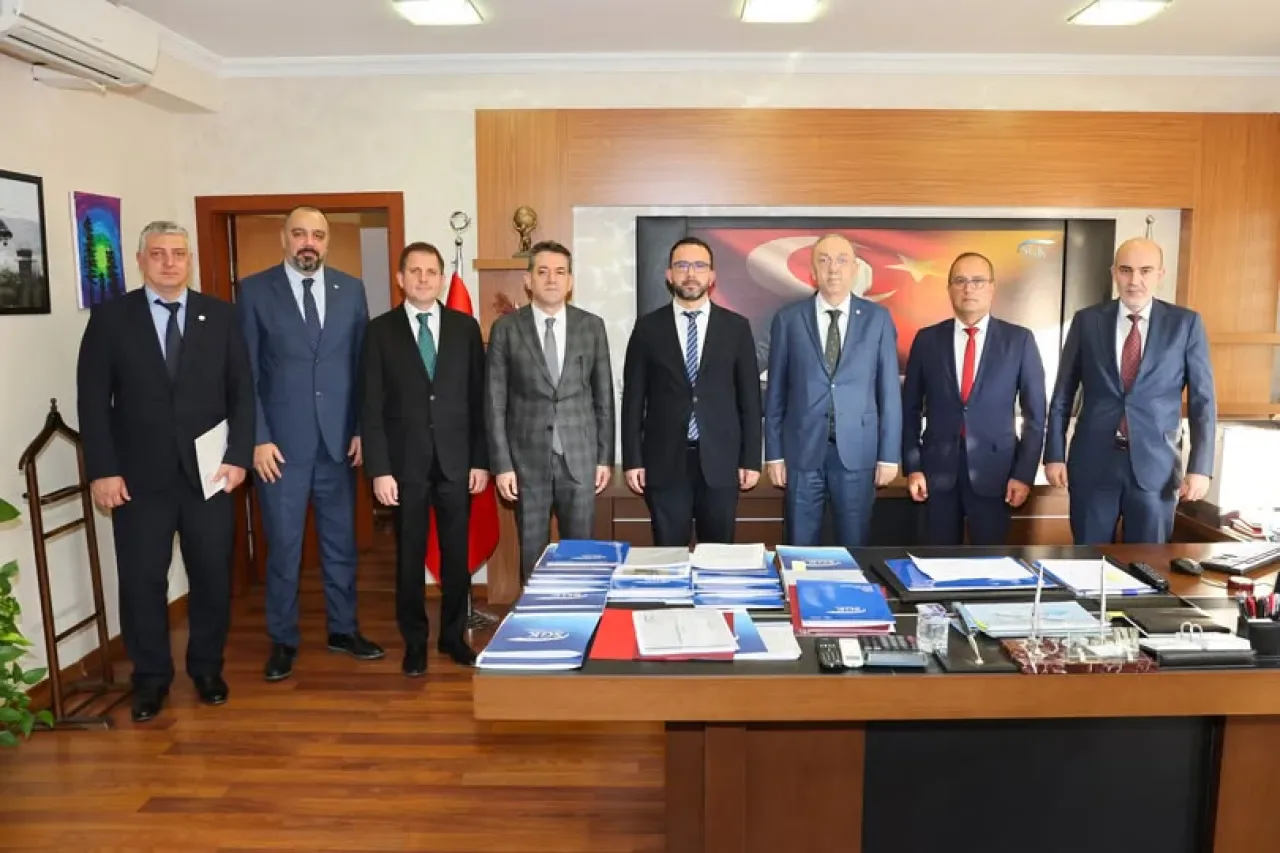 Türk Eczacıları Birliği SGK ile Kritik Görüşme Gerçekleştirdi: Ekonomik İyileştirme ve Sistem Kesintileri Gündemde Türk Eczacıları Birliği SGK ile Kritik Görüşme Gerçekleştirdi: Ekonomik İyileştirme ve Sistem Kesintileri Gündemde